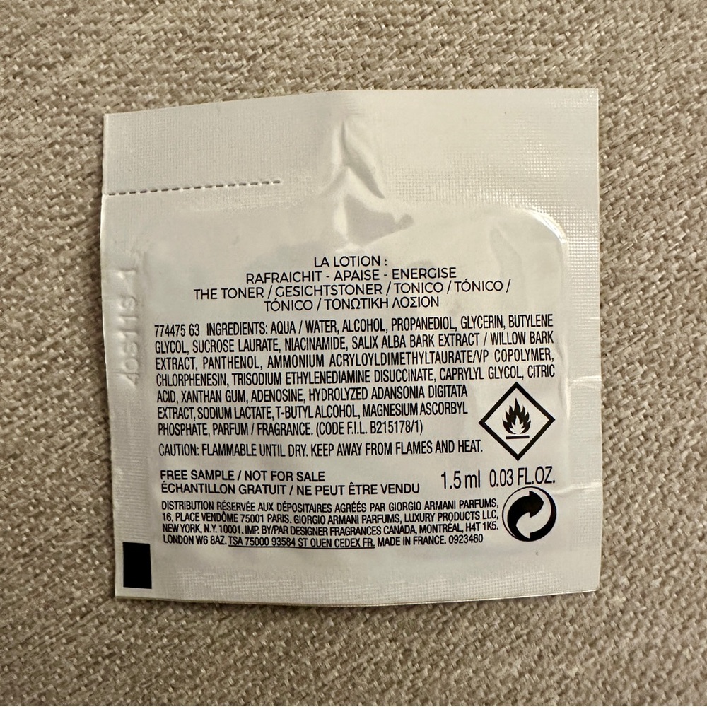 Giorgio Armani Men's Skincare Samples - Picture 7 of 7